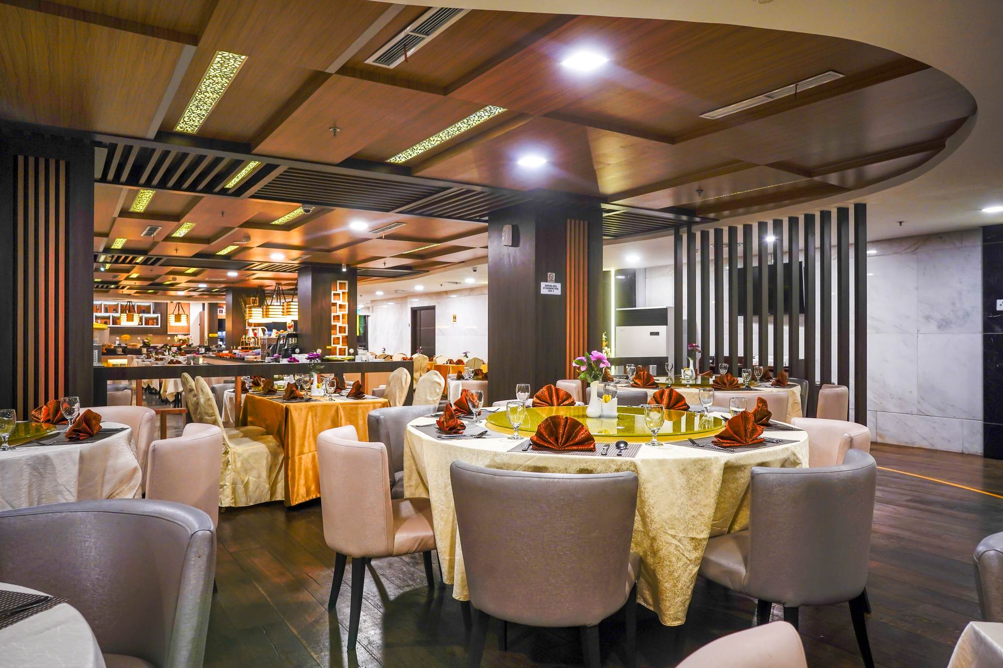 Nagoya Hill Hotel dining ambience